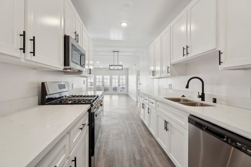 1620 Bentley - Gorgeous, fully renovated building located in West Los Angeles – photo 1