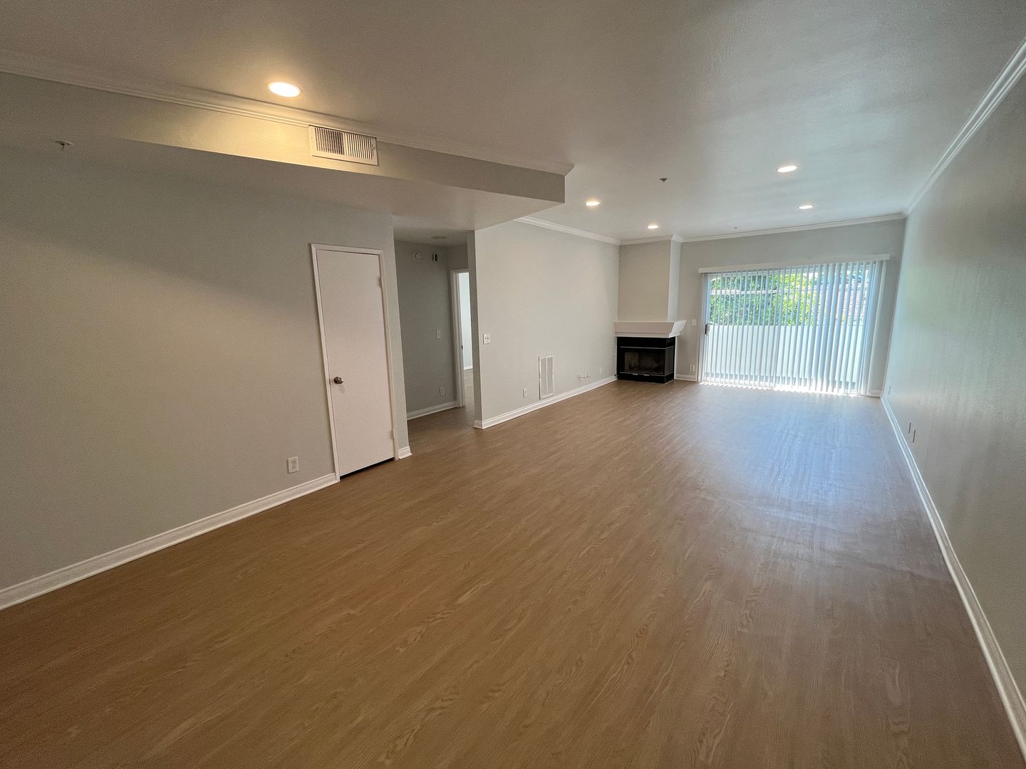 Pacific Palisades Apartment: 16070 Sunset Blvd