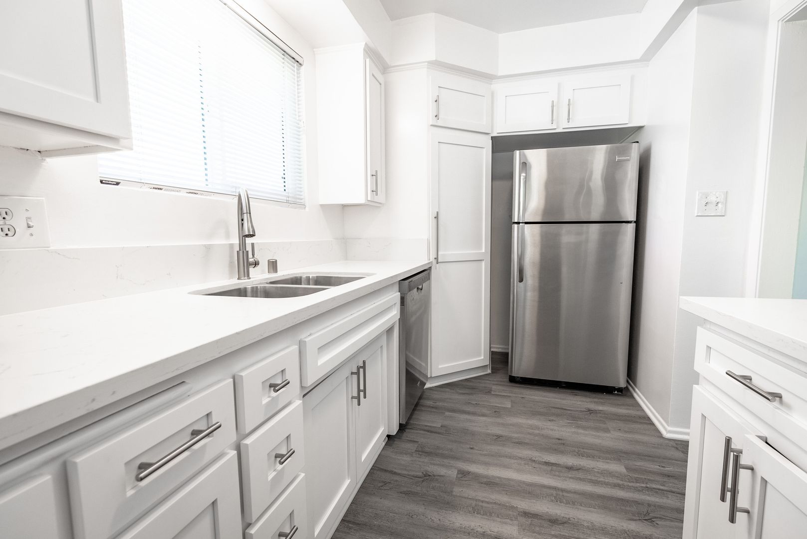 Los Angeles Apartment: 1371 S. Beverly Glen Blvd