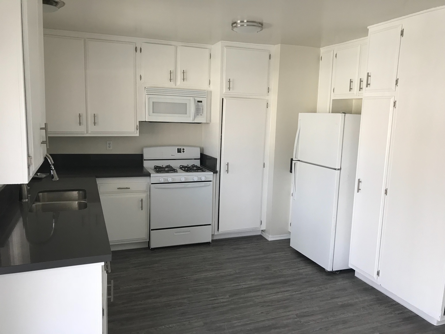 Northridge Apartment: 18400 Prairie Street