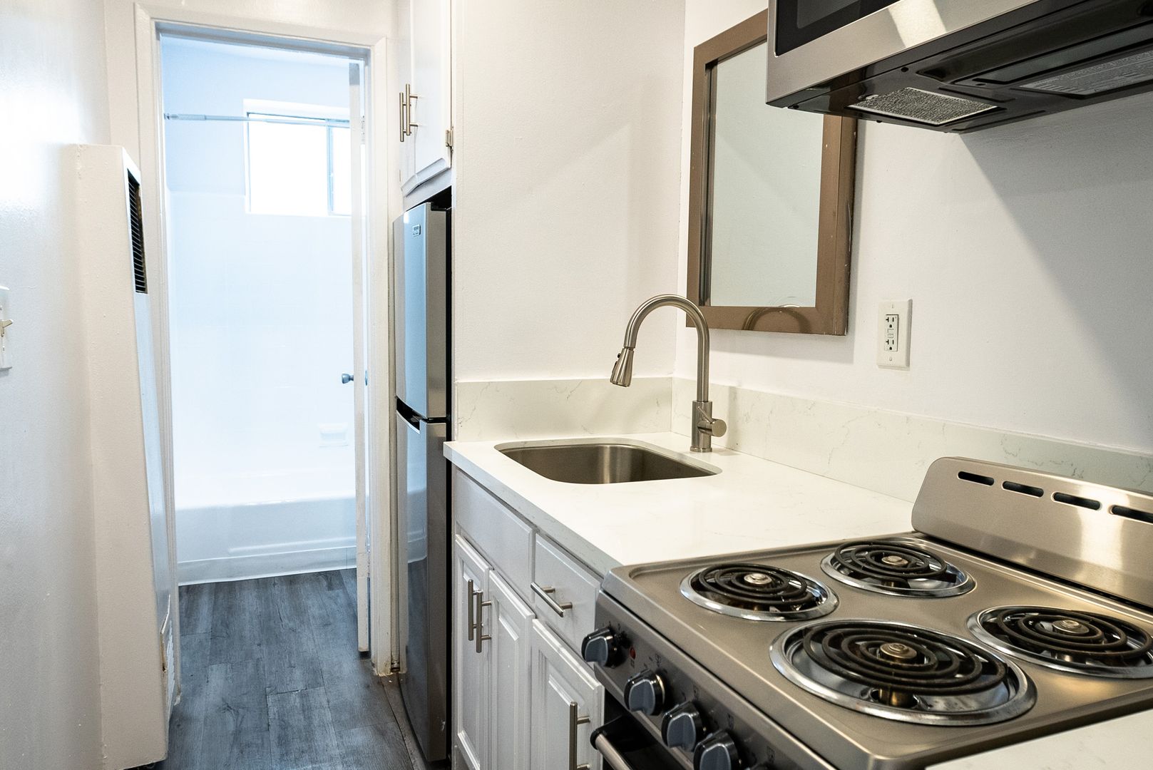 Los Angeles Apartment: 1275 Federal Avenue