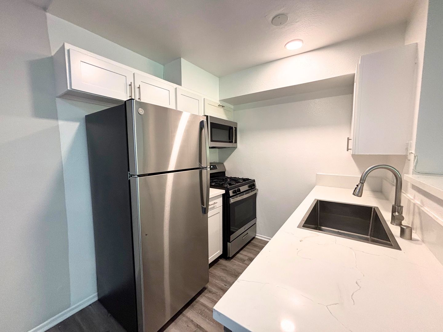 Los Angeles Apartment: 700 S. Berendo Ave