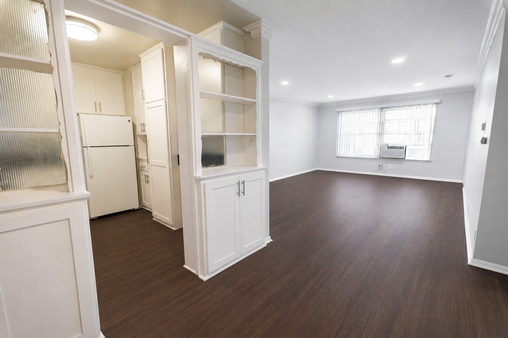 Los Angeles Apartment: 611 Levering Ave