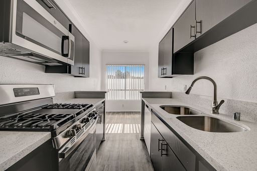 14900 Moorpark - Gorgeous, fully renovated building located in Sherman Oaks
