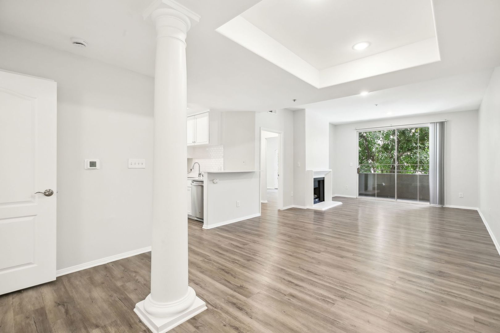 Los Angeles Apartment: 2245 S. Beverly Glen Boulevard