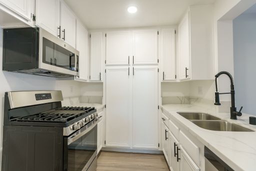 315 Virgil - Gorgeous, fully renovated building located in Korea Town – photo 1