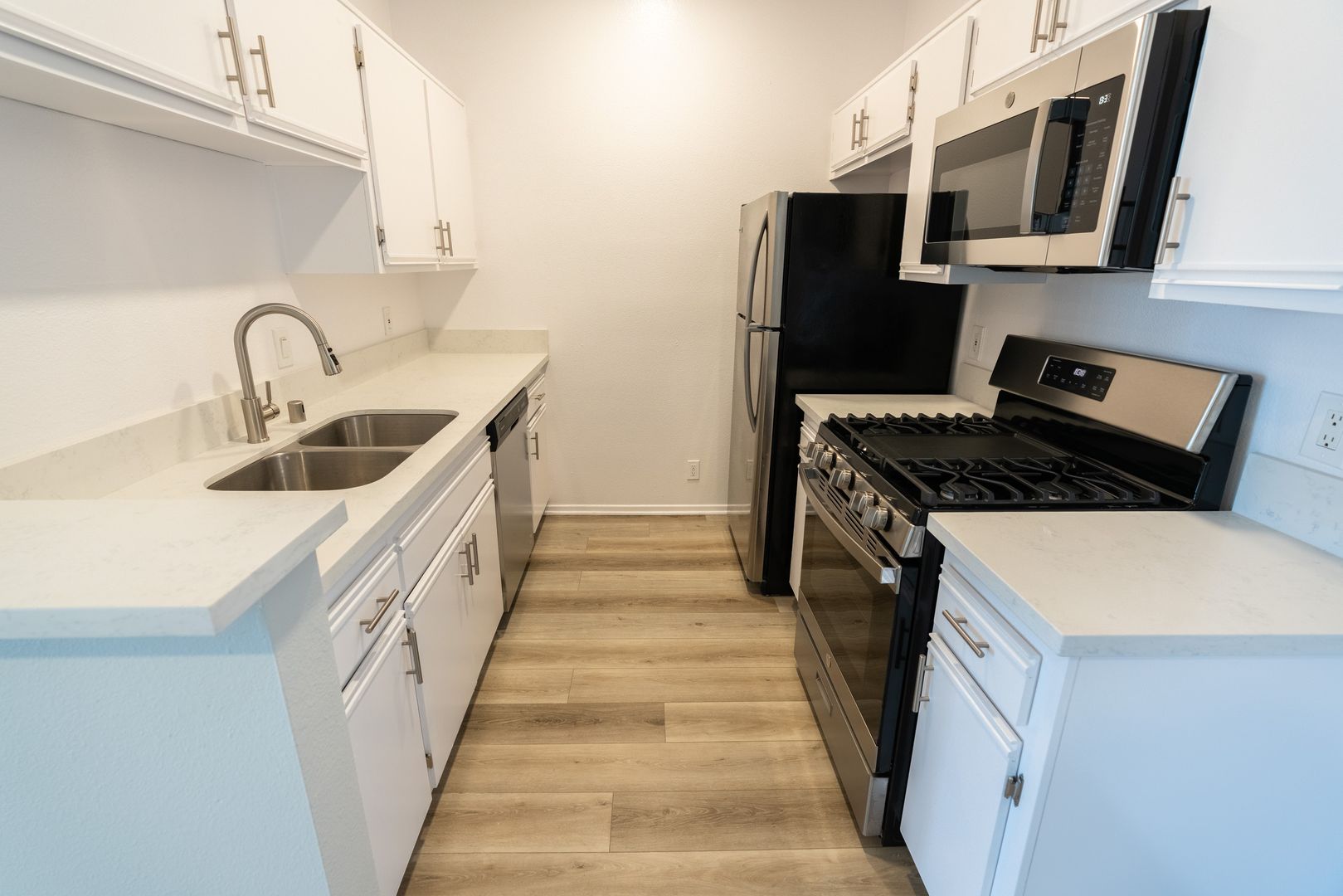 Sherman Oaks Apartment: 14900 Moorpark St