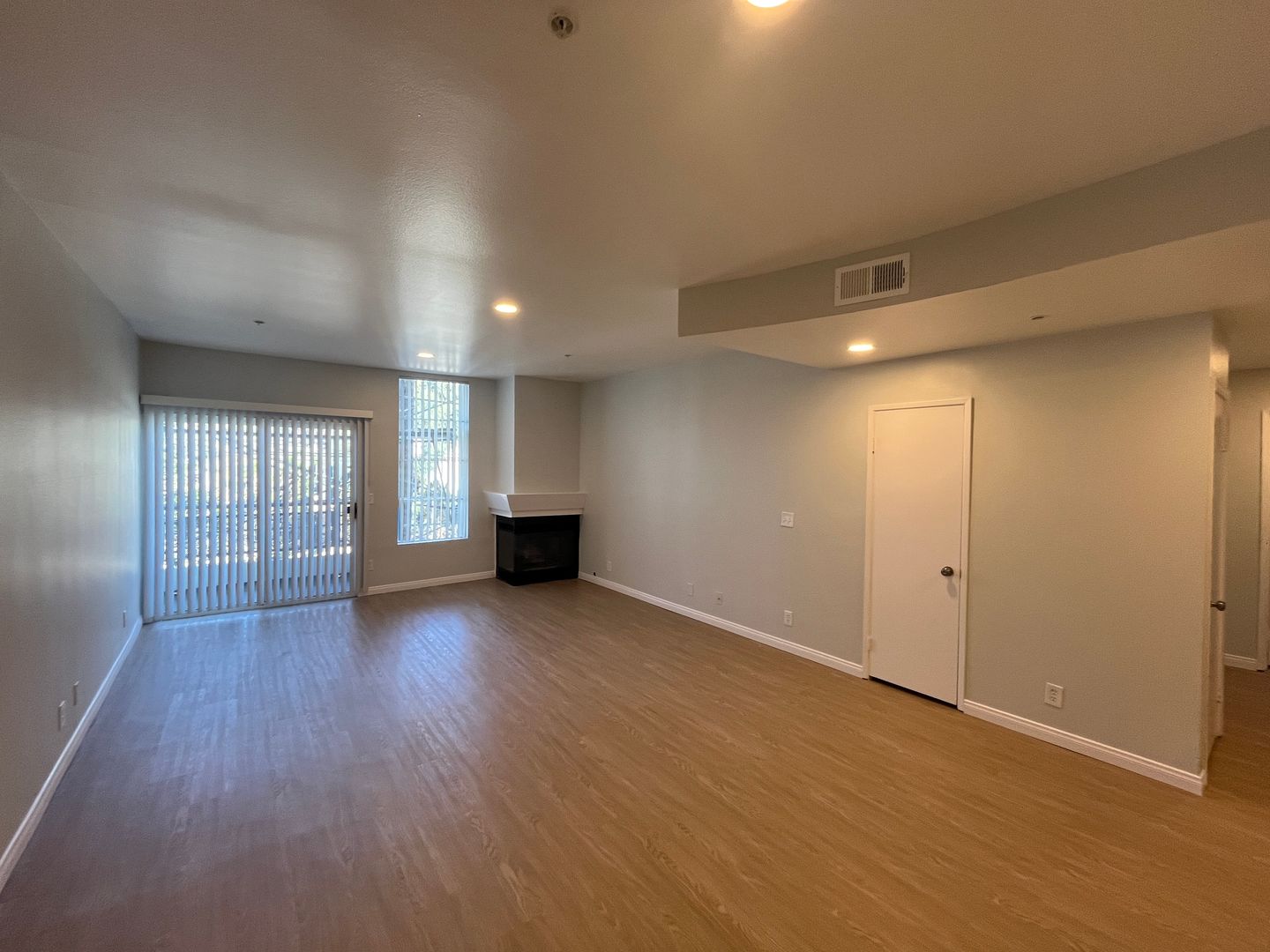 Pacific Palisades Apartment: 16070 Sunset Blvd