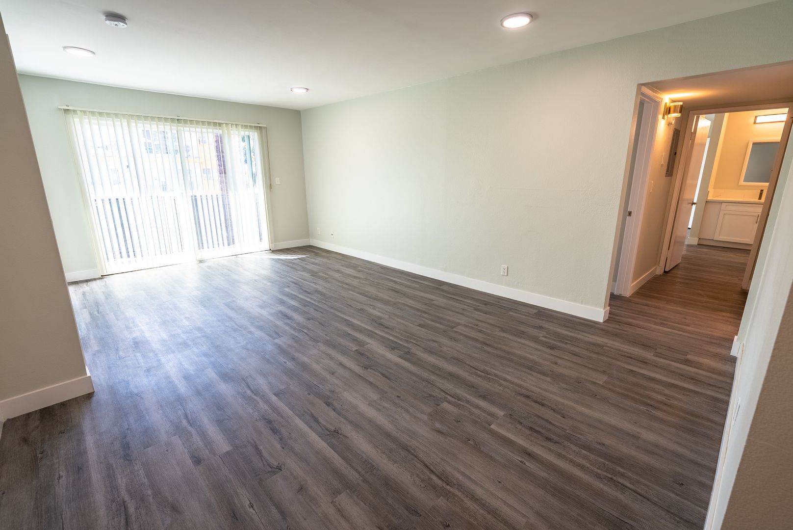 Los Angeles Apartment: 616 North Sweetzer Avenue