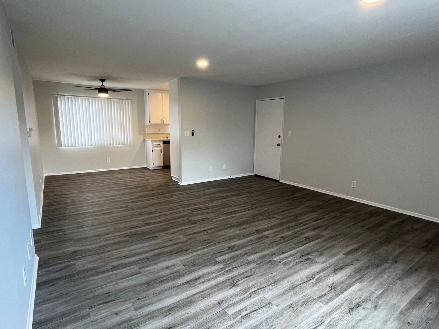 Van Nuys Apartment: 6651 Haskell Ave
