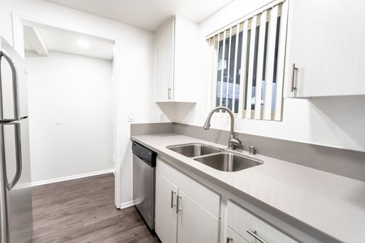 110 Sweetzer - Gorgeous, fully renovated building located in Beverly Hills / West Hollywood – photo 1