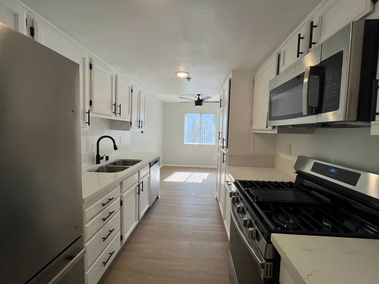 North Hollywood Apartment: 10755 Kling Street
