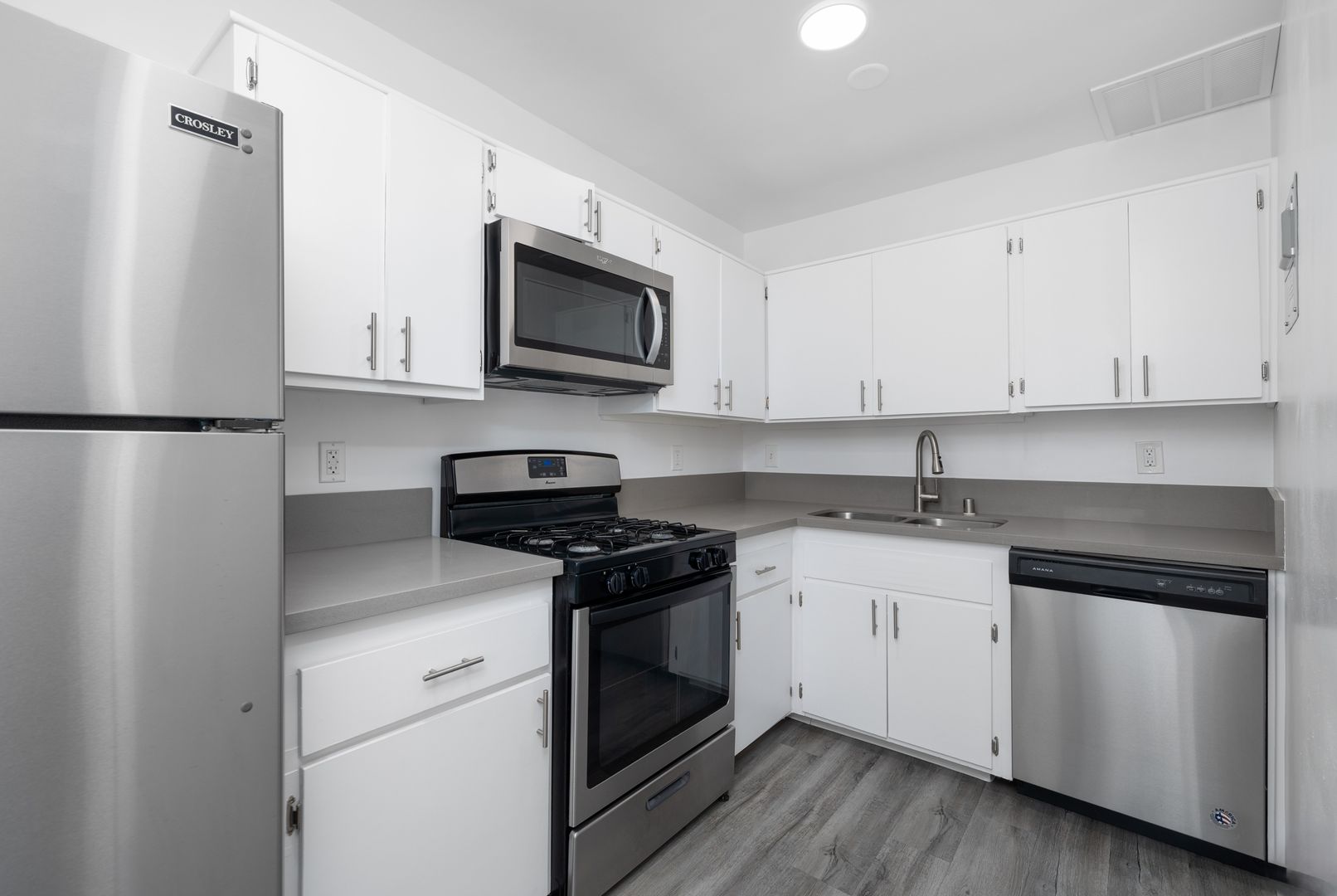 West Hollywood Apartment: 1253 Havenhurst Drive