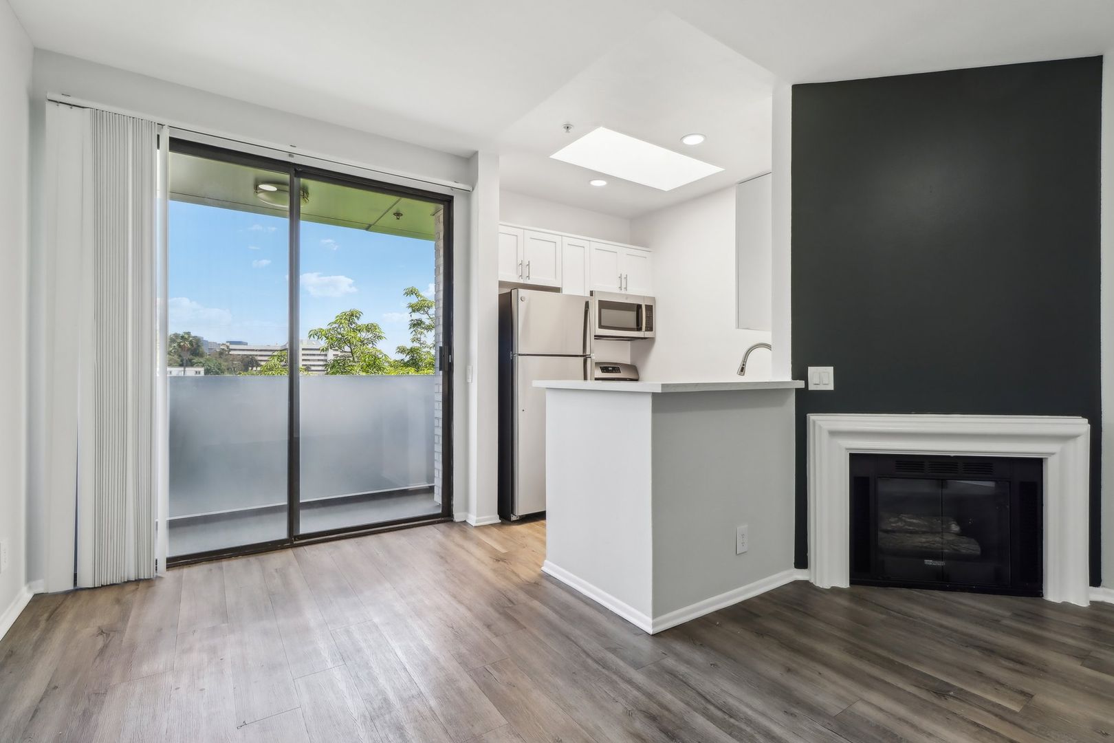 Los Angeles Apartment: 1223 Federal Ave