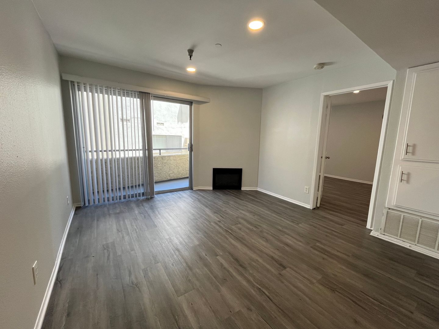 Sherman Oaks Apartment: 4378 Sepulveda Blvd