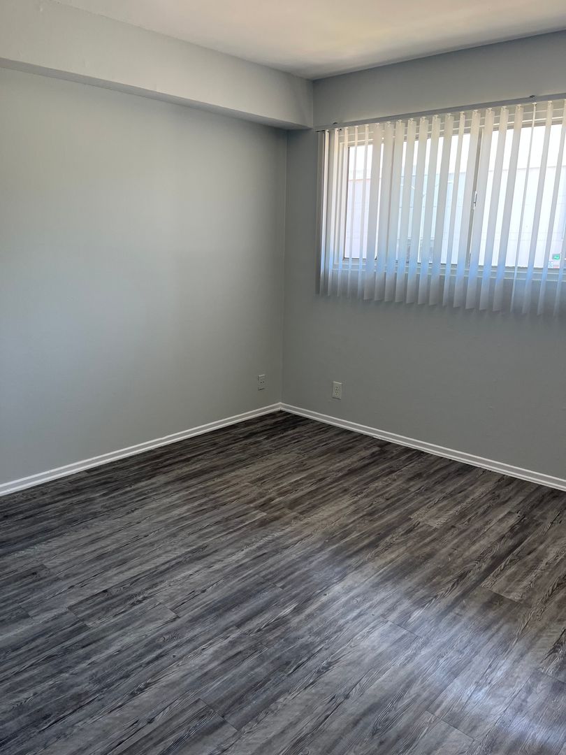 Northridge Apartment: 18411 Vincennes St