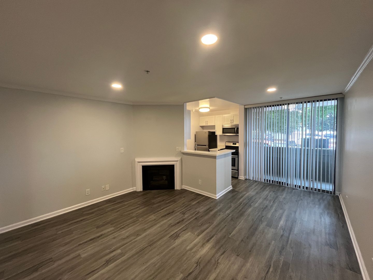 Los Angeles Apartment: 1223 Federal Ave