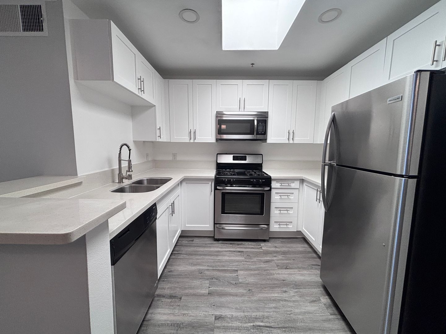 Los Angeles Apartment: 1223 Federal Ave