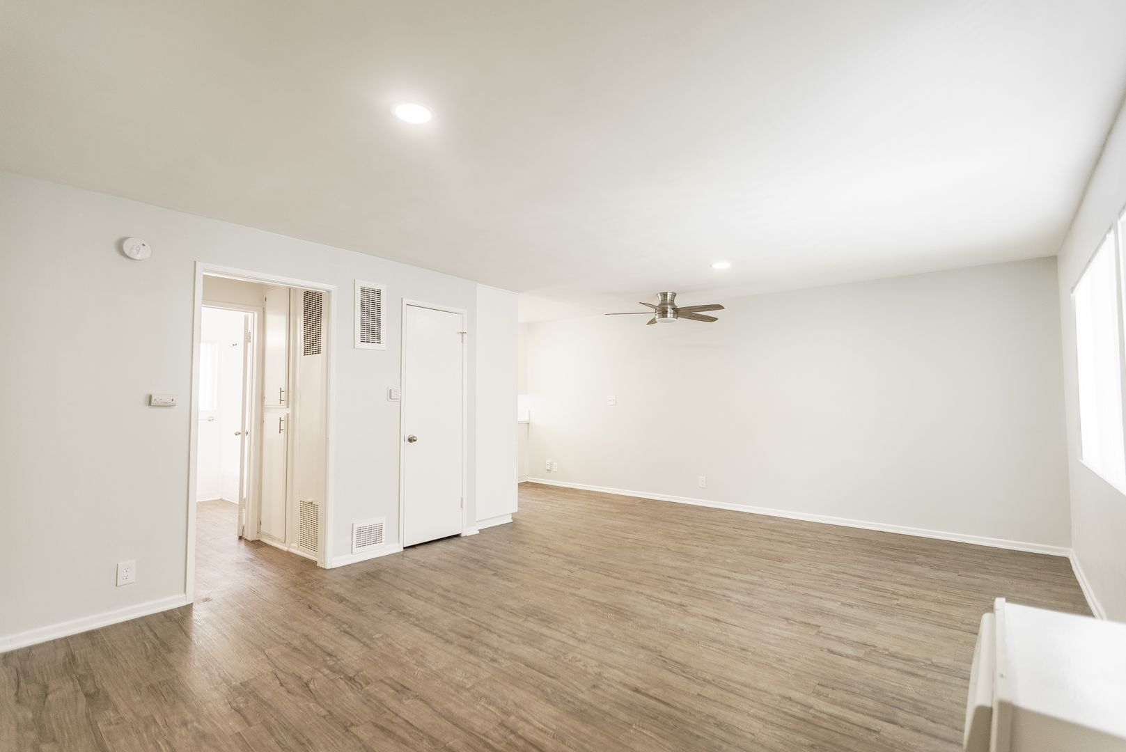 Northridge Apartment: 18407 Dearborn Street