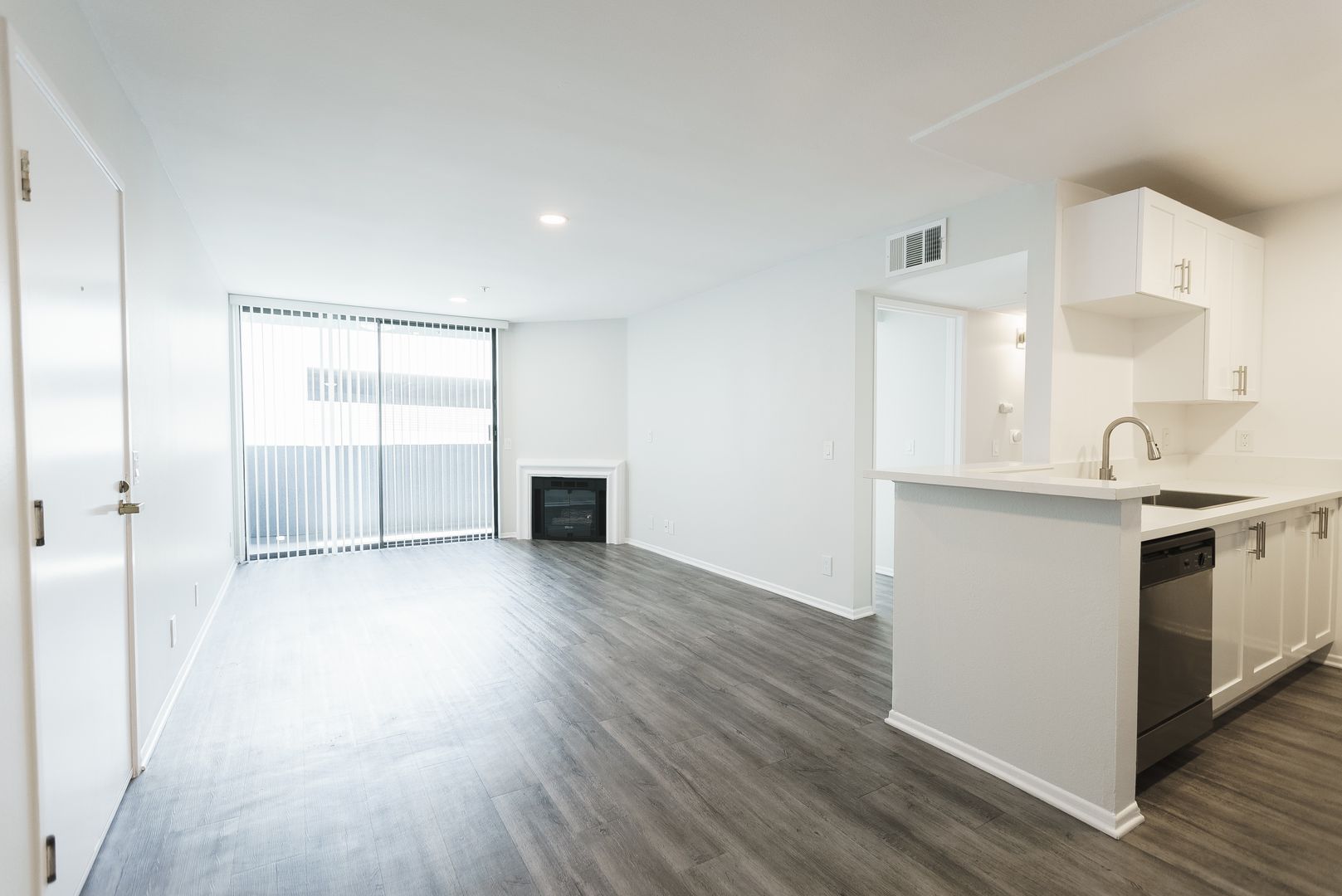 Los Angeles Apartment: 1223 Federal Ave