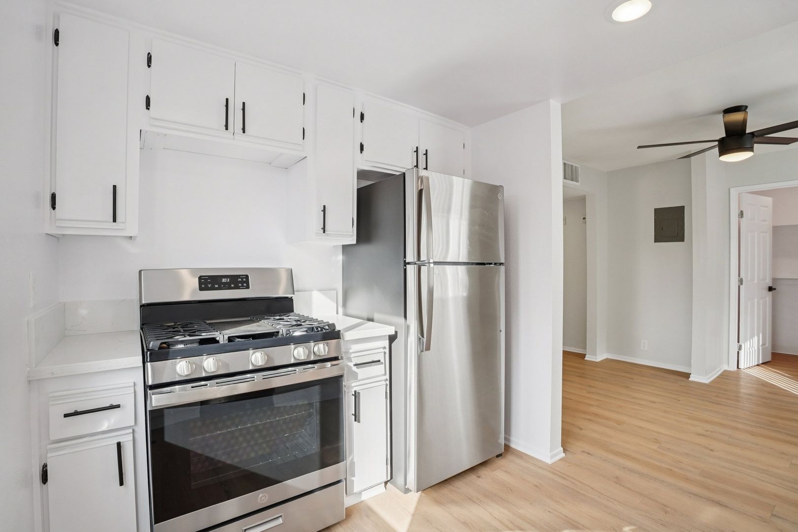 Glendale Apartment: 420 W Windsor Road