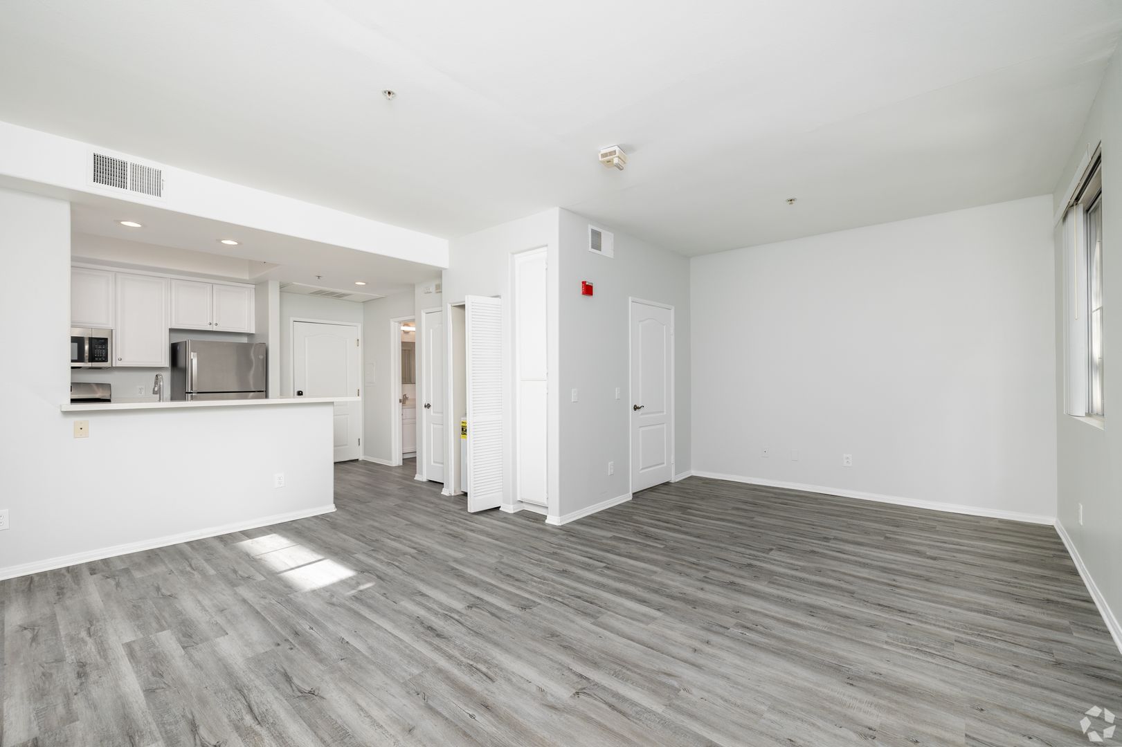 Los Angeles Apartment: 2245 S. Beverly Glen Boulevard