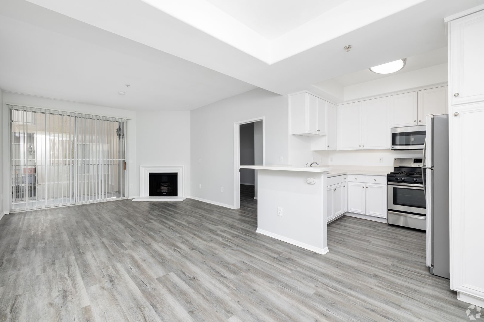 Los Angeles Apartment: 7044 Lanewood Avenue
