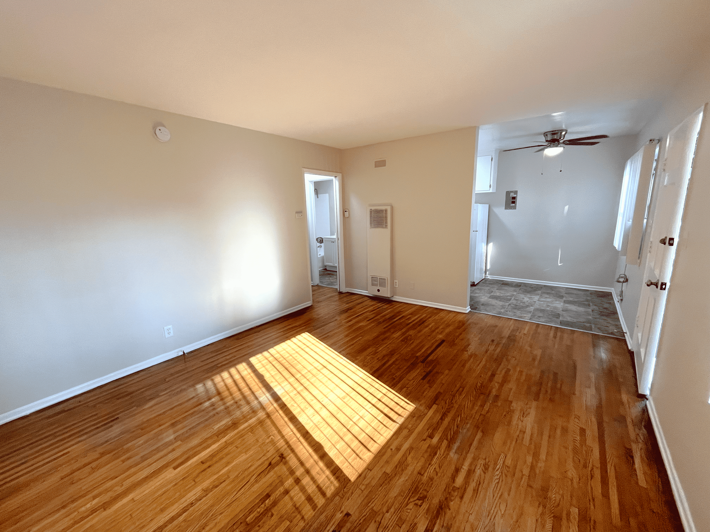 Los Angeles Apartment: 652 Veteran Ave