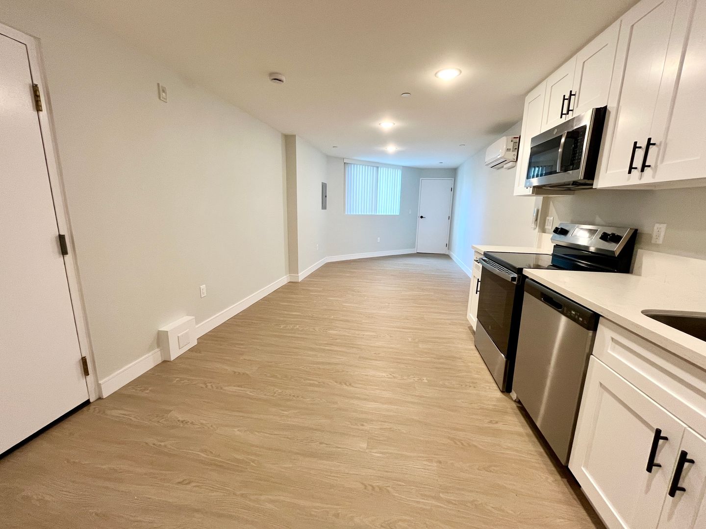 Los Angeles Apartment: 747 Gayley Ave