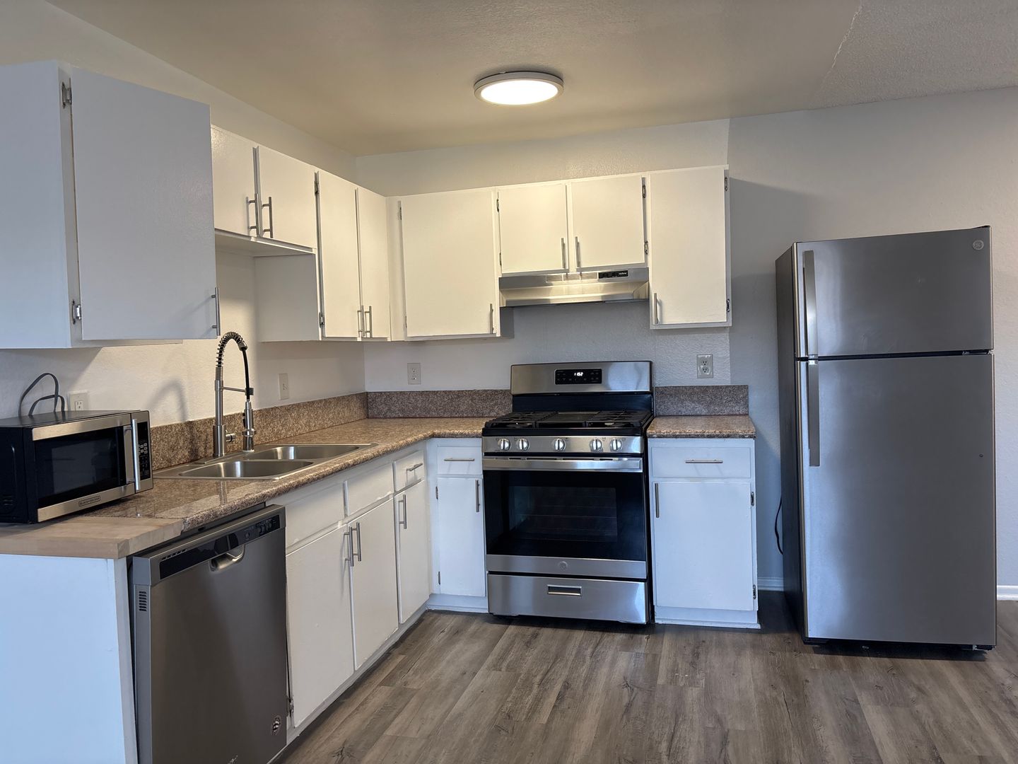 Los Angeles Apartment: 226 South Serrano