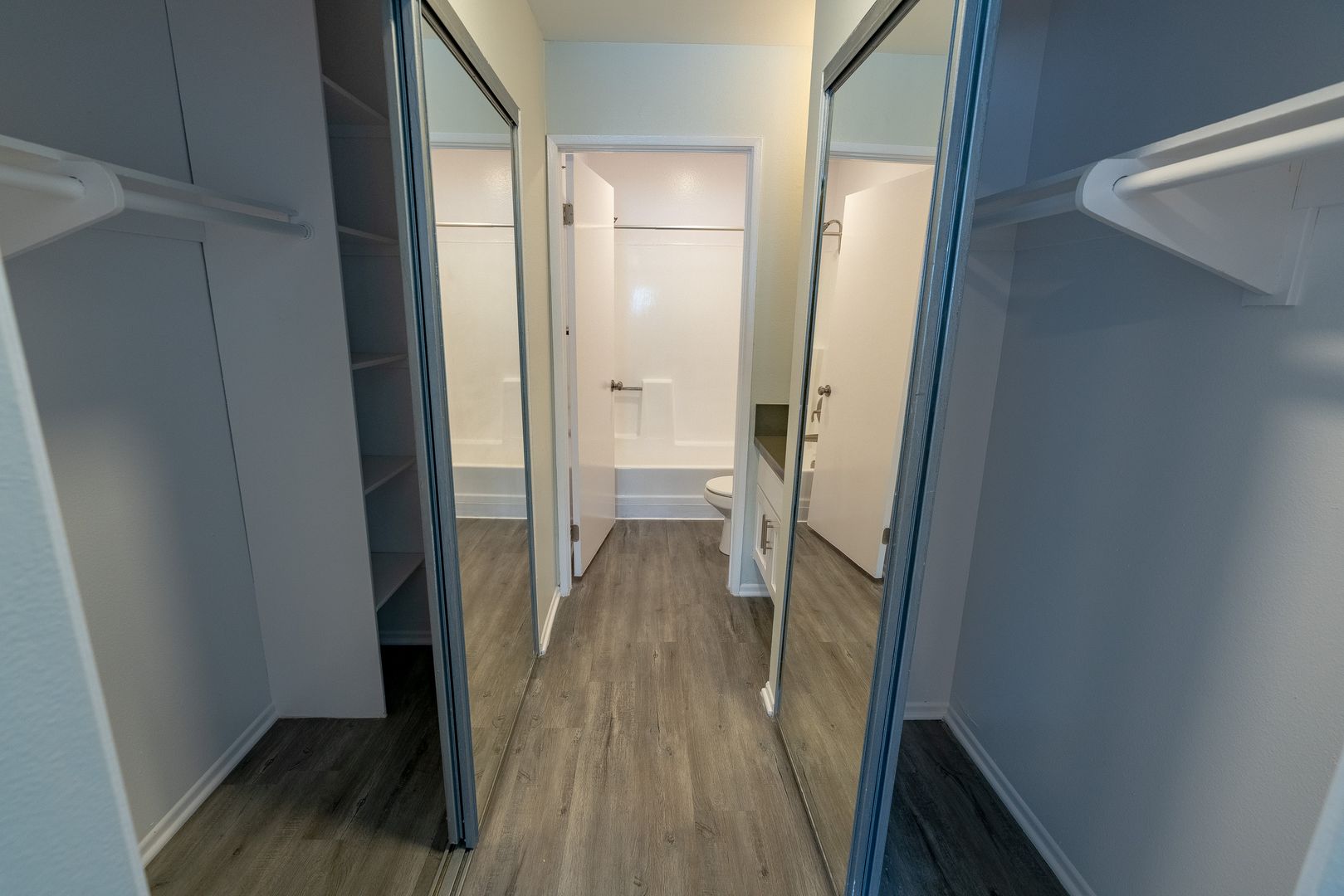 Los Angeles Apartment: 2039 N Las Palmas Ave.