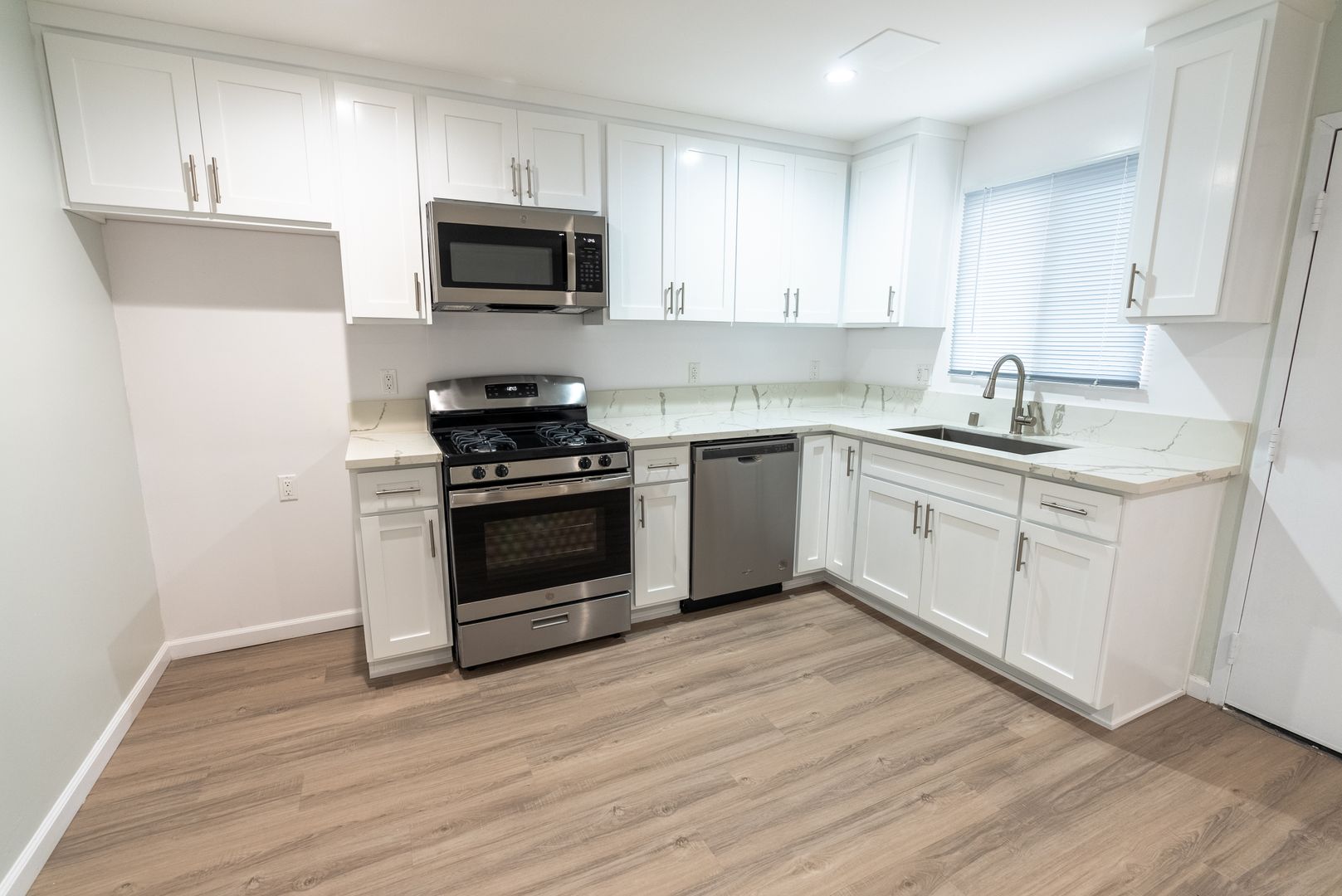 Sherman Oaks Apartment: 5235 Kester Ave.