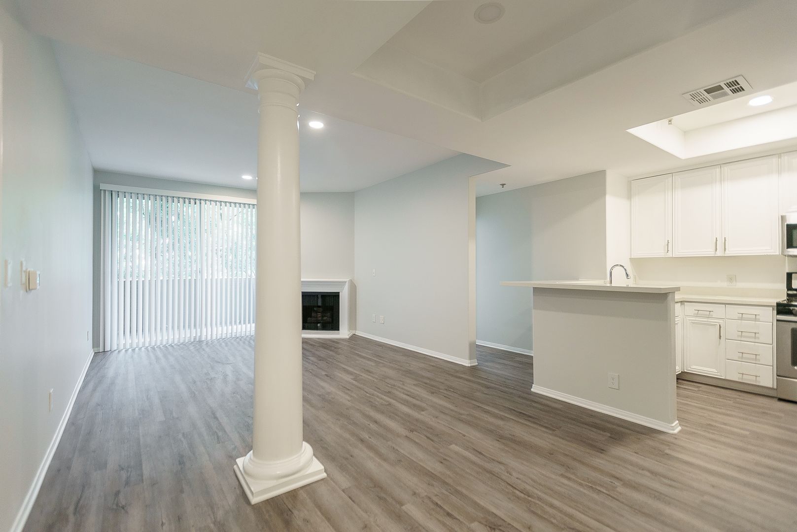 Los Angeles Apartment: 2245 S. Beverly Glen Boulevard