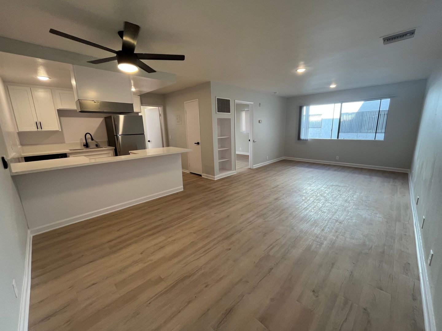 Glendale Apartment: 420 W Windsor Road