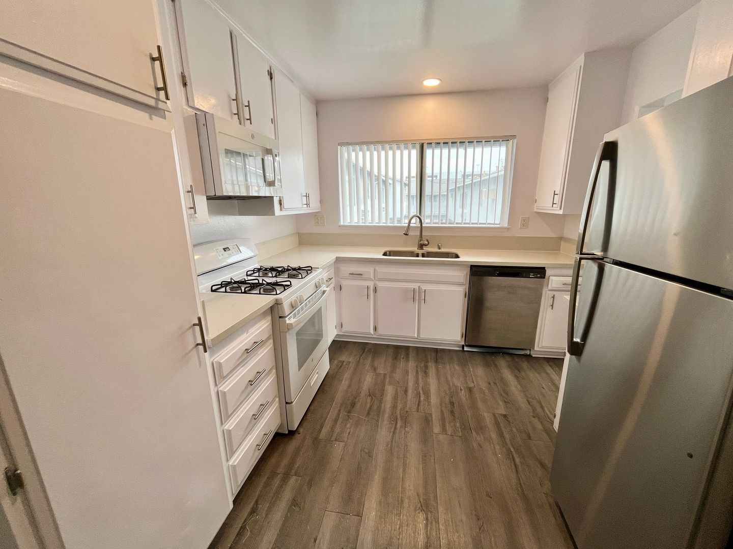 Northridge Apartment: 18400 Prairie Street