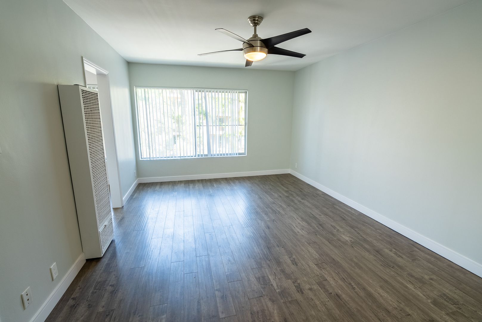 Santa Monica Apartment: 123 California Ave