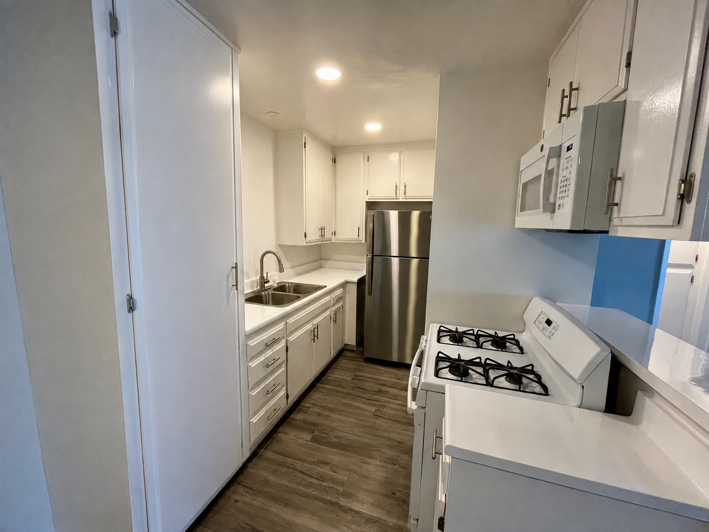 Northridge Apartment: 18400 Prairie Street