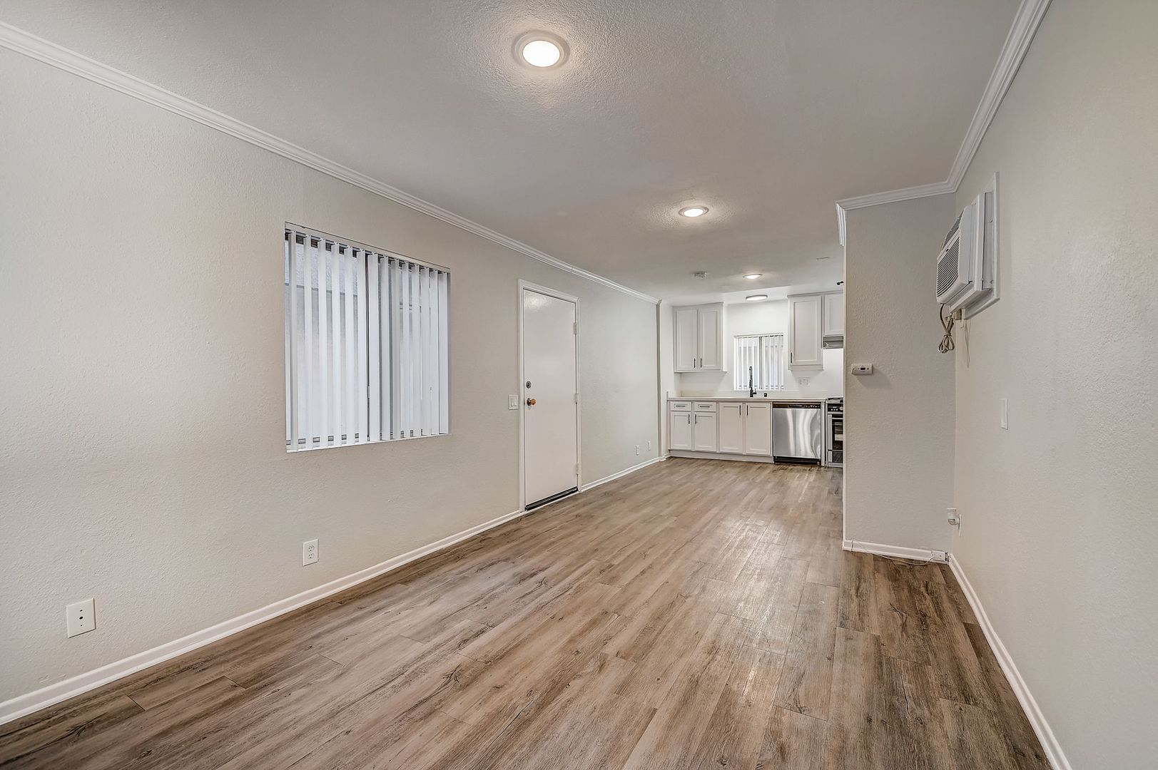 Sherman Oaks Apartment: 14900 Moorpark St