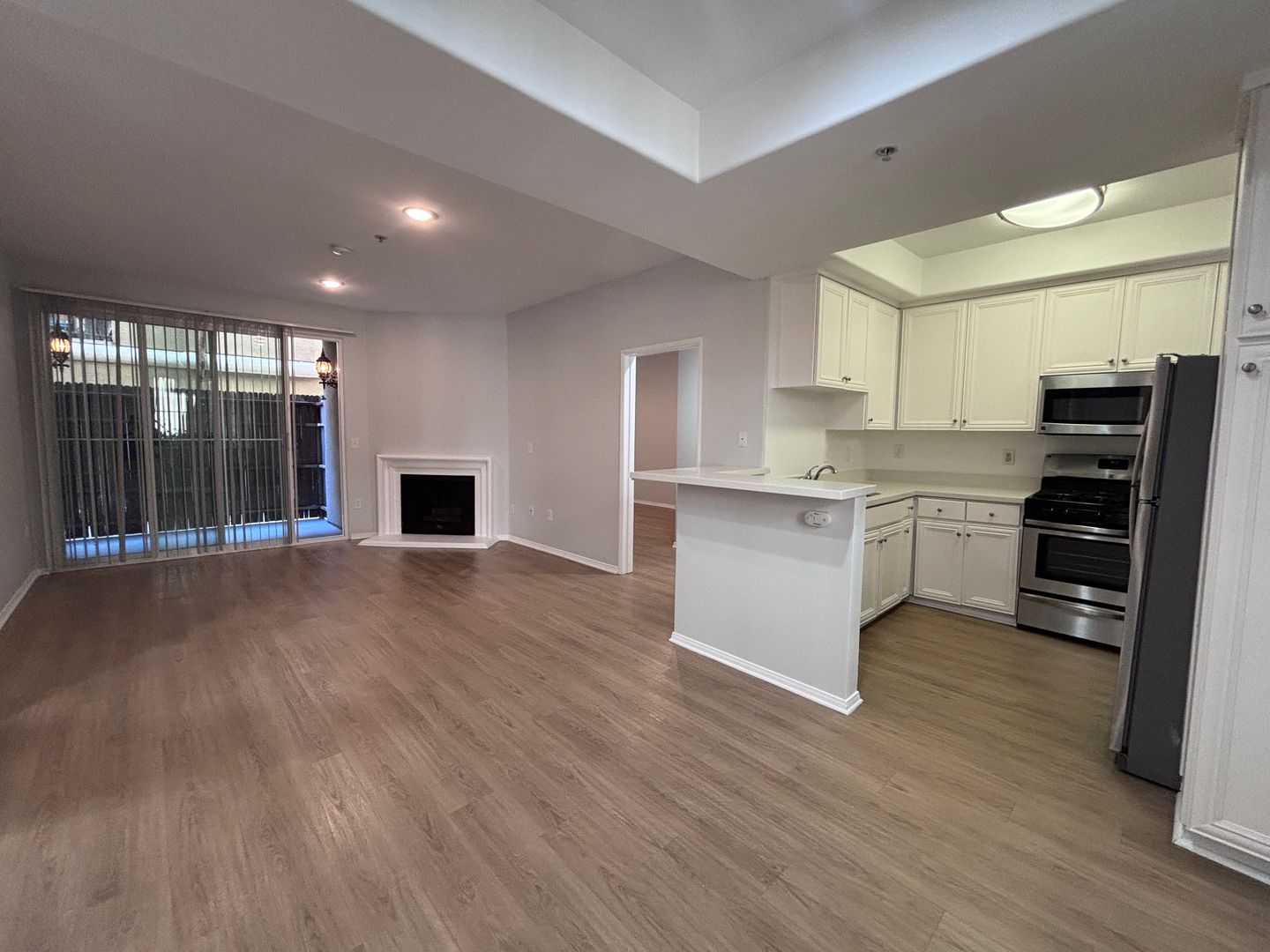 Los Angeles Apartment: 2201 South Beverly Glen Boulevard