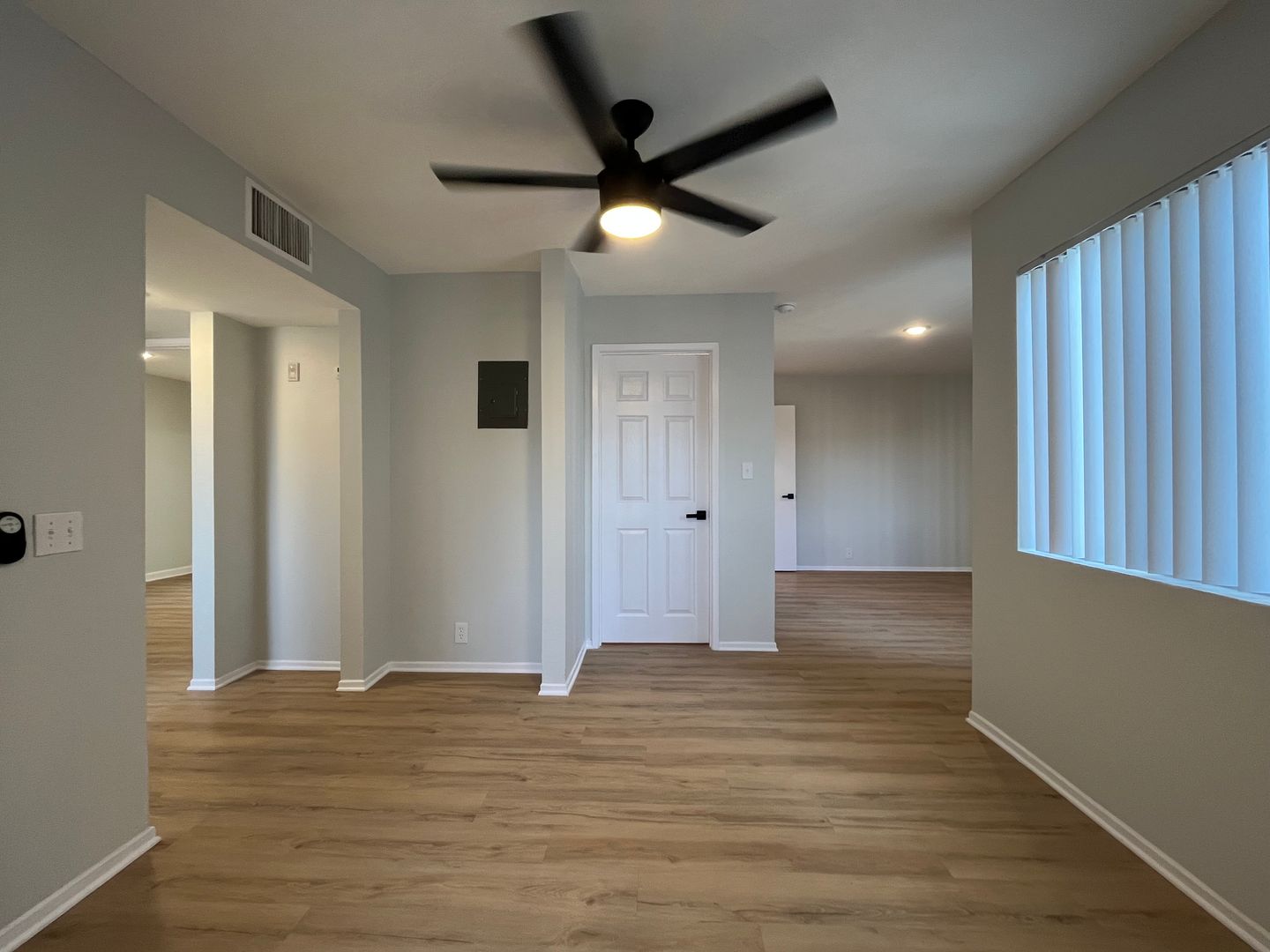 Glendale Apartment: 420 W Windsor Road