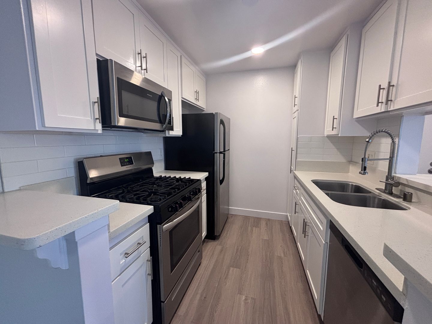 Marina Del Rey Apartment: 17 Northstar Street