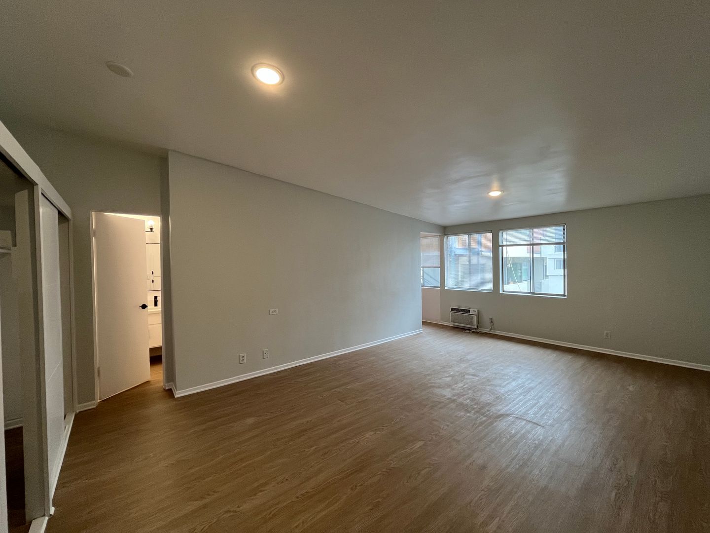 West Hollywood Apartment: 1253 Havenhurst Drive