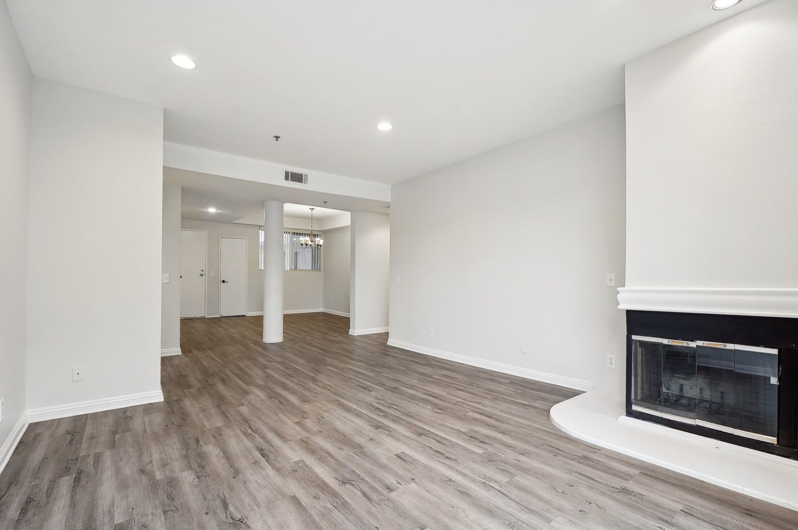 Sherman Oaks Apartment: 4532 Murietta Ave.