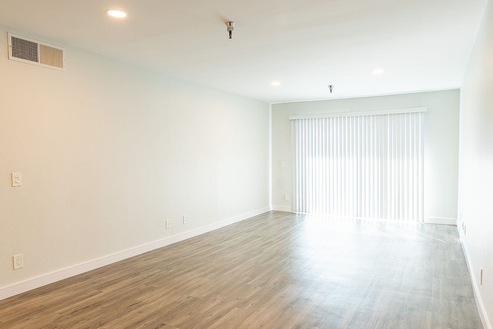 Los Angeles Apartment: 110 S. Sweetzer Ave