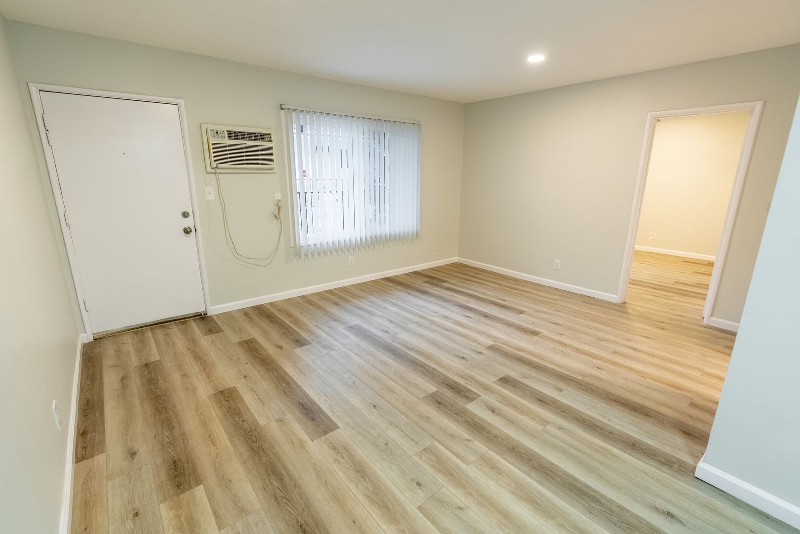 Los Angeles Apartment: 7044 Lanewood Avenue
