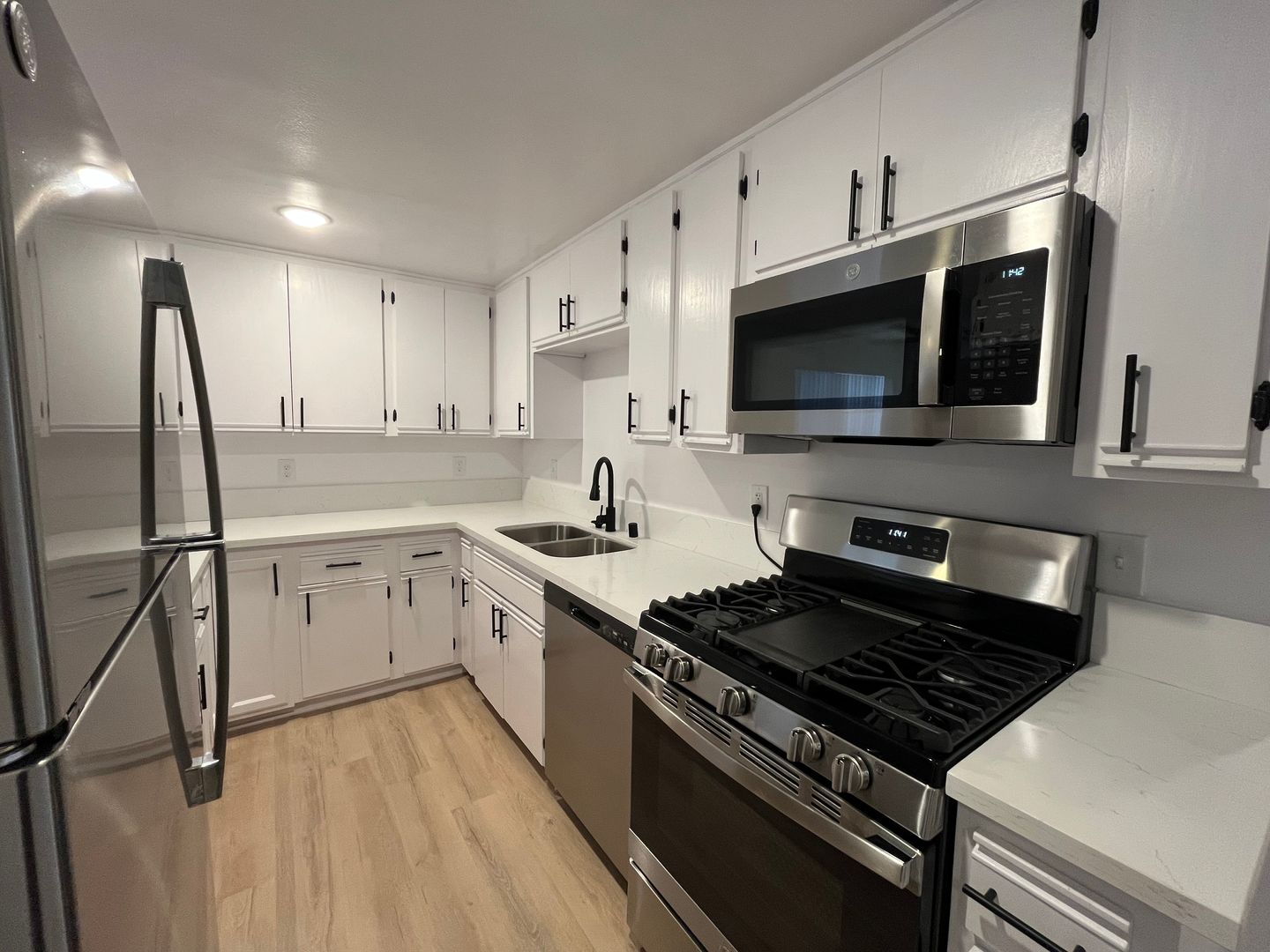 Glendale Apartment: 420 W Windsor Road