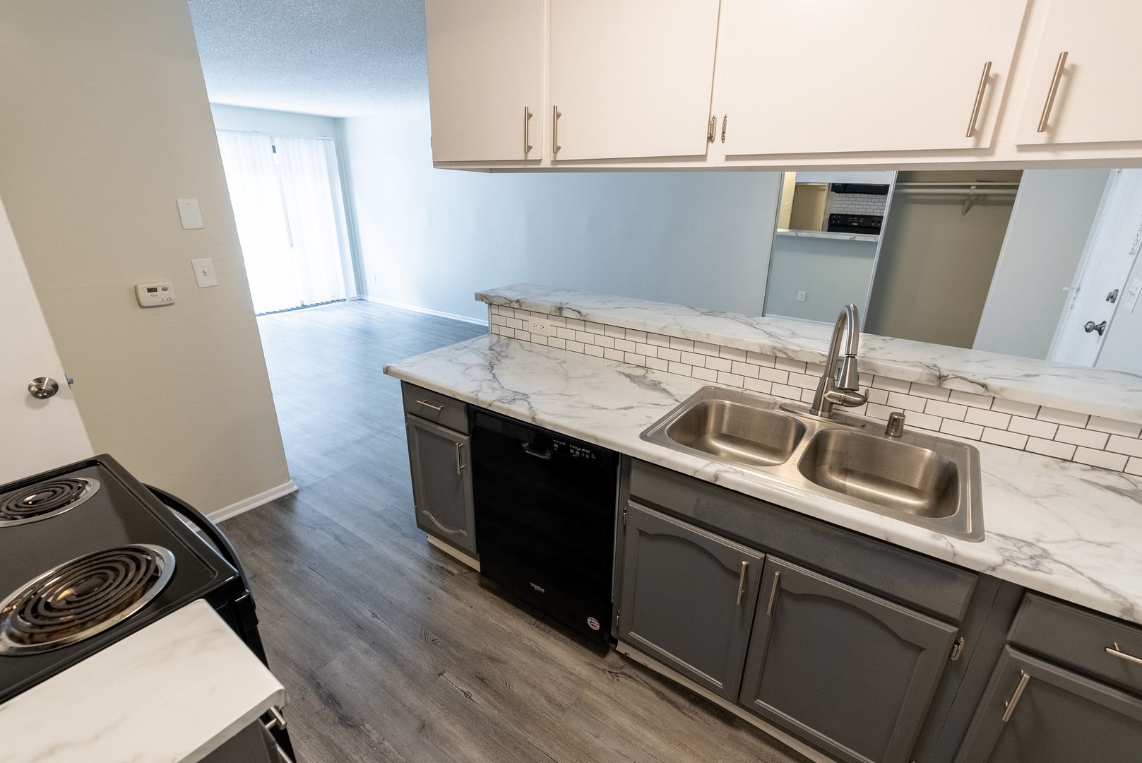Los Angeles Apartment: 951 S. Oxford Ave