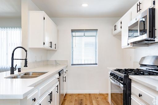 1945 Glendon - Gorgeous, fully renovated building located in West Los Angeles – photo 1