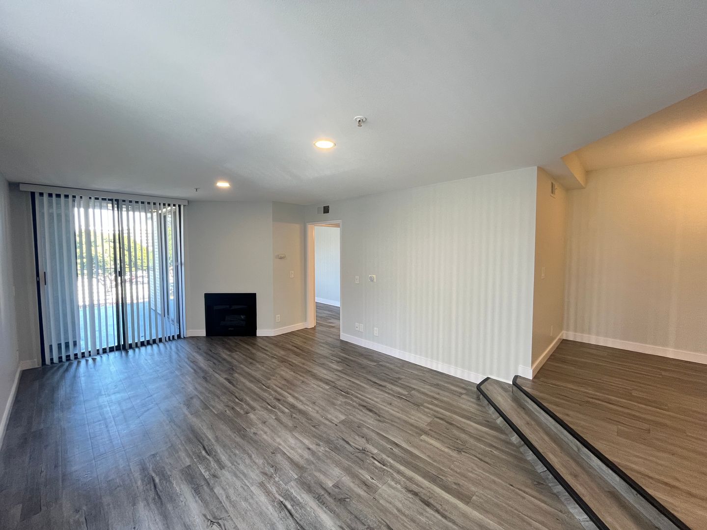 Los Angeles Apartment: 1223 Federal Ave