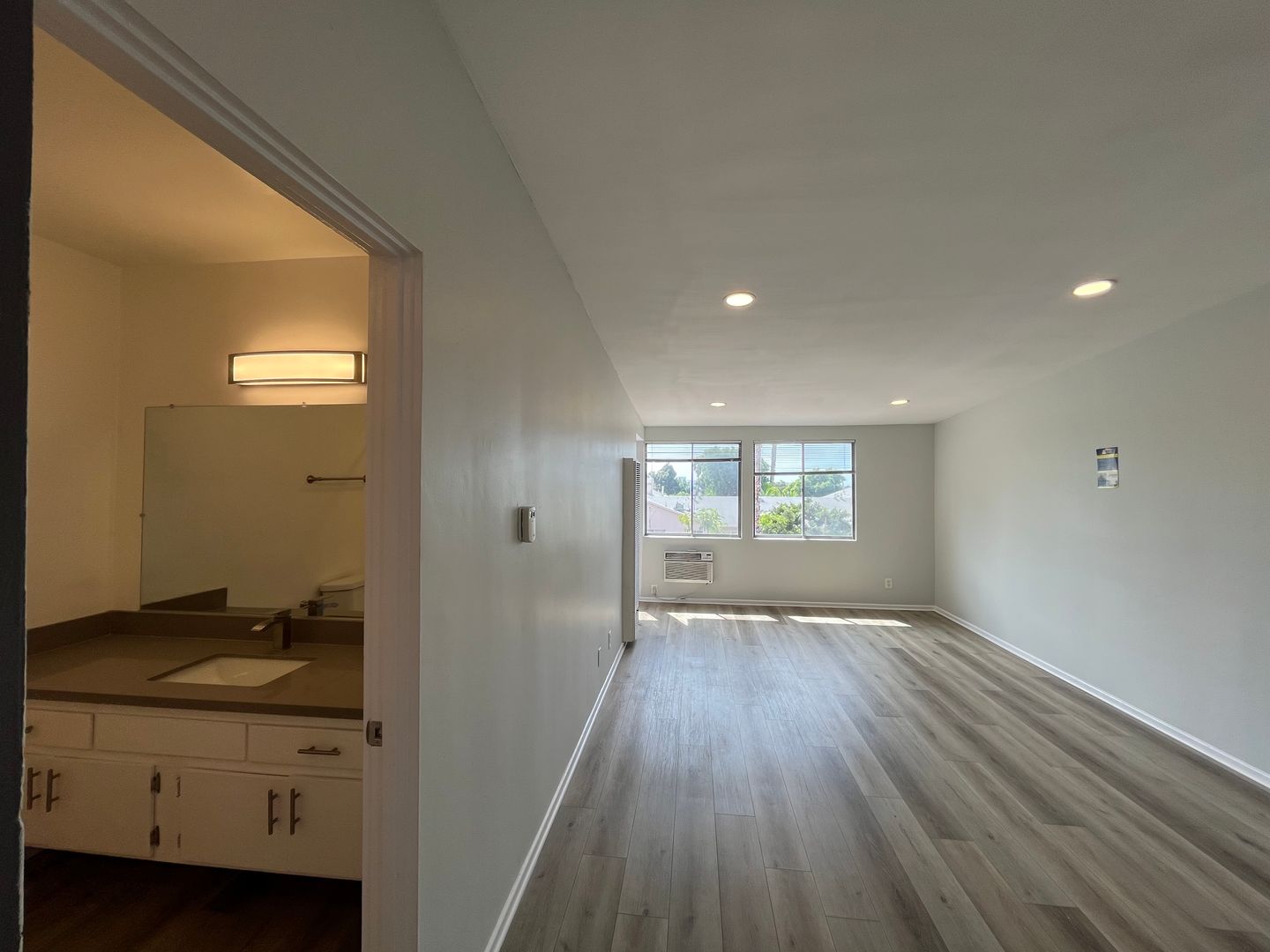 West Hollywood Apartment: 1253 Havenhurst Drive